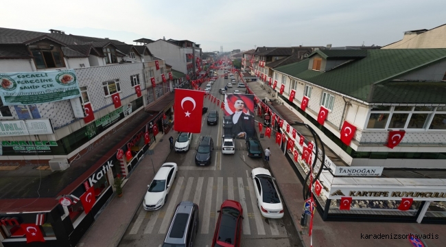 Kartepe'de sokaklar şanlı Türk Bayrağıyla donatıldı