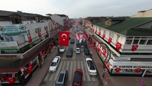 Kartepe'de sokaklar şanlı Türk Bayrağıyla donatıldı