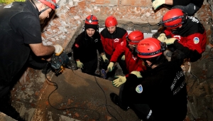 Büyükşehir arama kurtarma ekibi şehrin kalbindeki o enkaza girdi: Aksiyonun tırmandığı gece