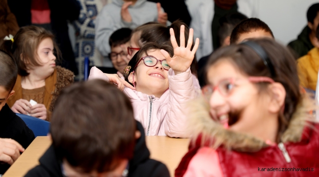 ‘Karagöz Göklerde’ engelsiz miniklere tebessüm oldu