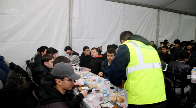 Büyükşehir’in iftar geleneği: Farklı diller ve kültürler Ramazan’da aynı duada buluşuyor