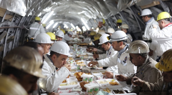 Bakan Bayraktar, maden işçileriyle iftar yaptı