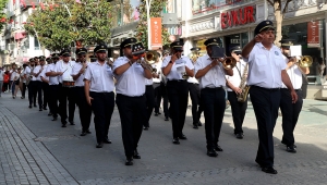 Çark Caddesi Büyükşehir’in orkestrasıyla şenlendi Besteler hep bir ağızdan