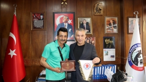 Tiryaki'den Demir'e plaket