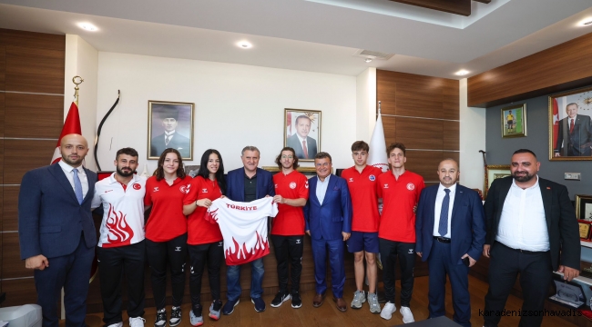 Bakırköy Ata Spor Kulübünden Bakan Bak'a Ziyaret