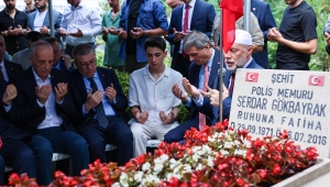 Başkan Alemdar, 15 Temmuz’un sabahında şehit Serdar Gökbayrak’ın kabrindeydi