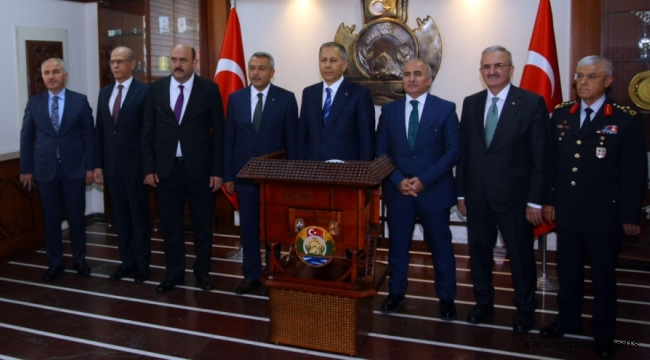 İçişleri Bakanı Yerlikaya Rize AFAD Müdürlüğündeki Güvenlik Toplantısına katıldı