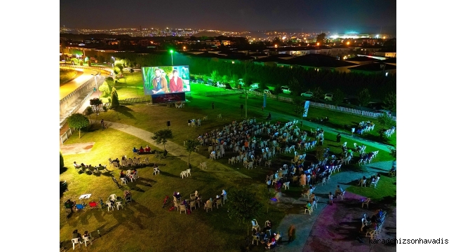 Kartepe'de açık havada sinema keyfi devam ediyor