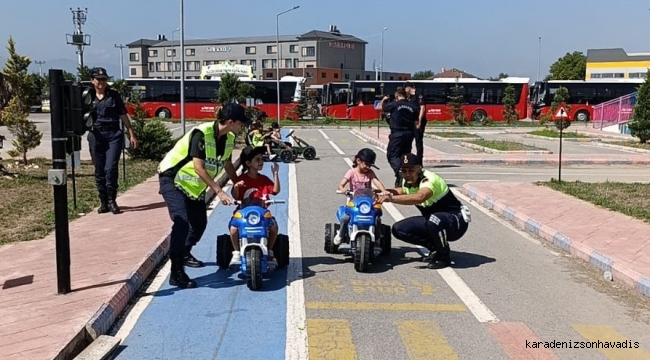 Trafik kurallarını yerinde öğrendiler