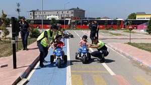 Trafik kurallarını yerinde öğrendiler