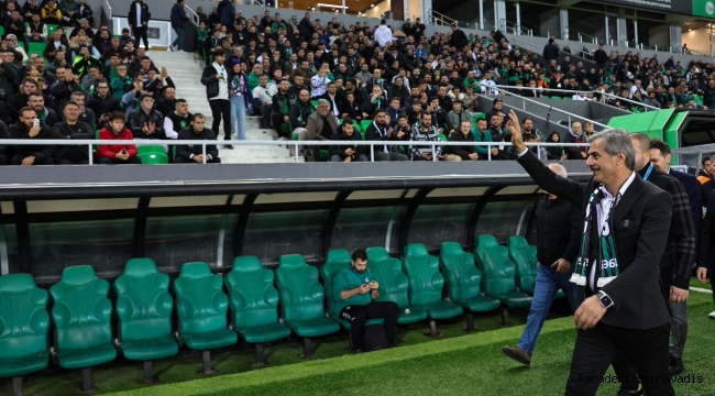 Yusuf Alemdar’dan gençlerle tribünden paylaşım