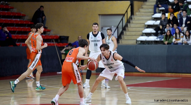 Son saniye basketiyle sezonun ilk galibiyeti geldi: 76-75