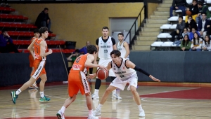 Son saniye basketiyle sezonun ilk galibiyeti geldi: 76-75