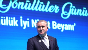 GENÇLİK VE SPOR BAKANI DR.BAK’DAN MİLLİ YÜZÜCÜ EMRE SAKÇI İÇİN TEBRİK MESAJI