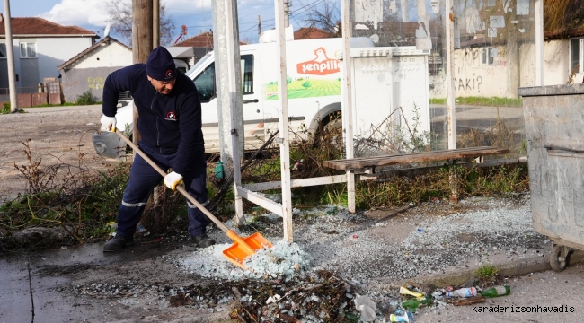 OTOBÜS DURAKLARINA ZARAR VERİLDİ