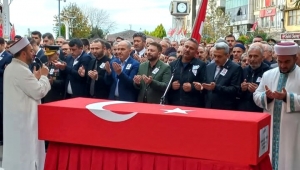 RİZE'DE BİNLERCE KİŞİ ŞEHİT TEĞMEN KALYONCU'YU DUA VE GÖZYAŞLARIYLA UĞURLADI