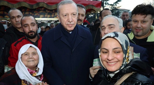 Cumhurbaşkanı Erdoğan, Sultanahmet'te vatandaşların Regaip Kandili'ni kutladı