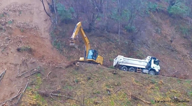 Giresun'da heyelan: Köy yolu ulaşıma kapandı!