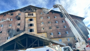 Sakarya itfaiyesi Kartalkaya'da yangına desteğe katıldı