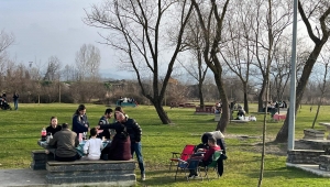 Arifiye Gölya Tabiat Parkı, Hafta Sonu Sıcak Havayı Fırsat Bilen Vatandaşların İlgi Odağı Oldu