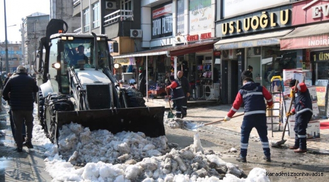 Kdz. Ereğli’de kar kütleleri kaldırılıyor