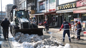 Kdz. Ereğli’de kar kütleleri kaldırılıyor