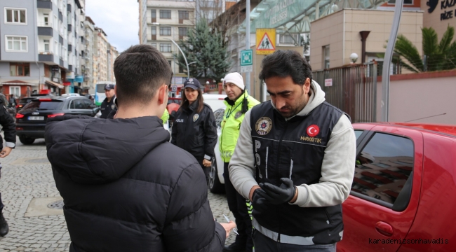 RİZE EMNİYETİ'NDEN OKUL, PARK VE BAHÇE ÖNLERİNE SIKI DENETİM