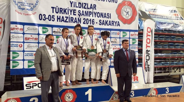 Trabzon Büyükşehir Belediyespor kadın karate takımı Avrupa üçüncüsü oldu