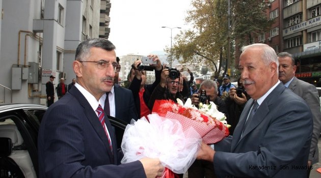 Zonguldak Valisi Erdoğan Bektaş,Başkan Akdemir' i ziyaret etti.